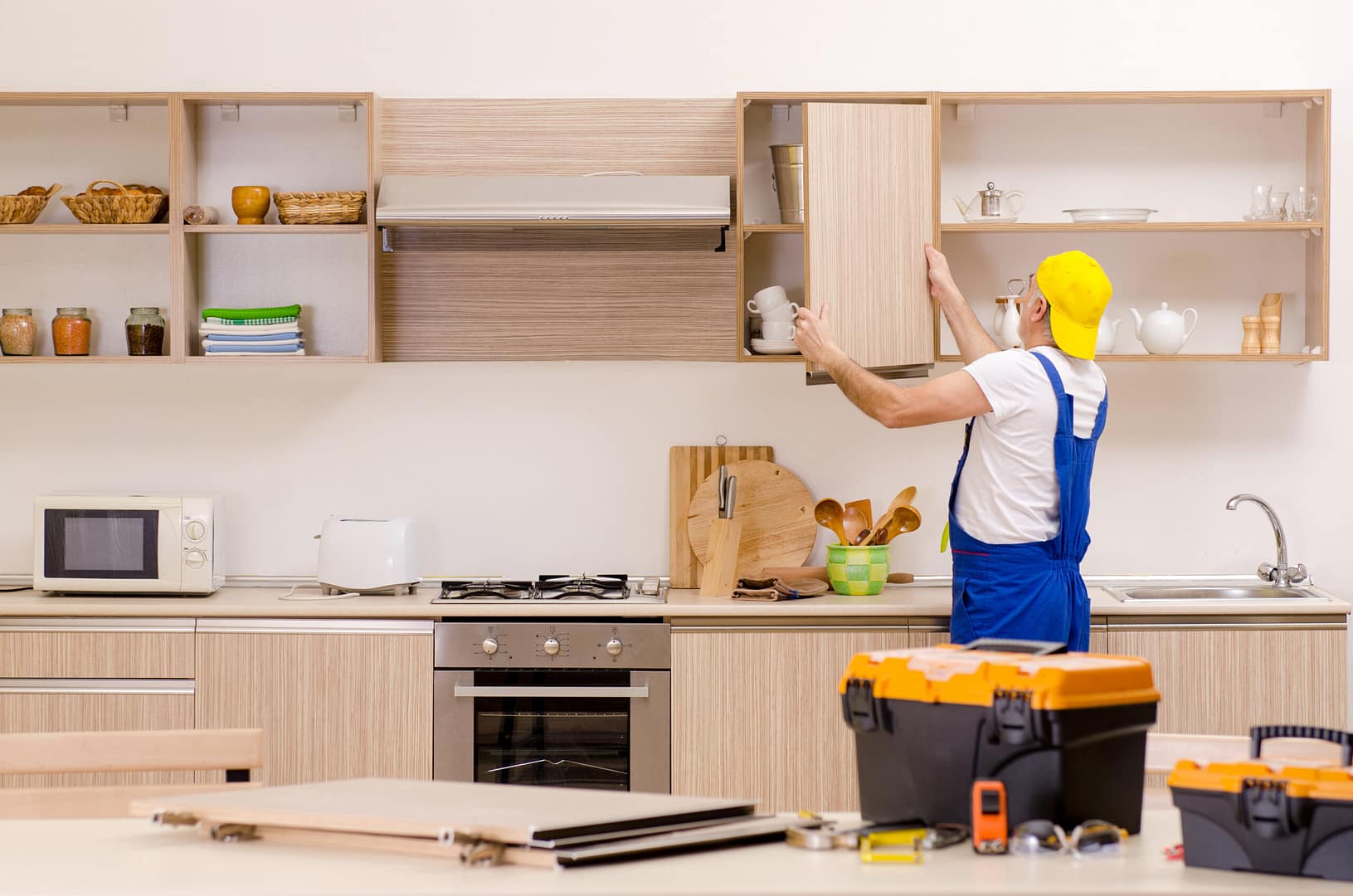 As a handyman perfects kitchen installations, Local Splash fine-tunes your SEO strategy to capture more potential clients.