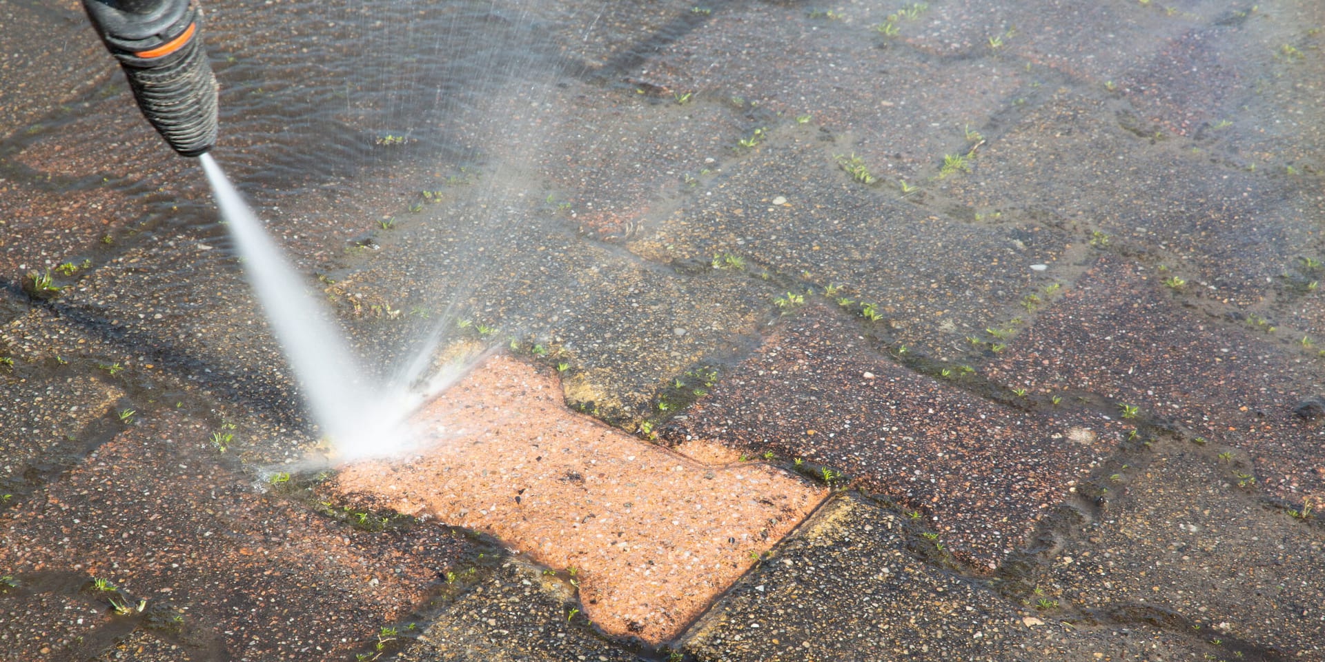 Outdoor floor worker cleaning with high pressure water jet